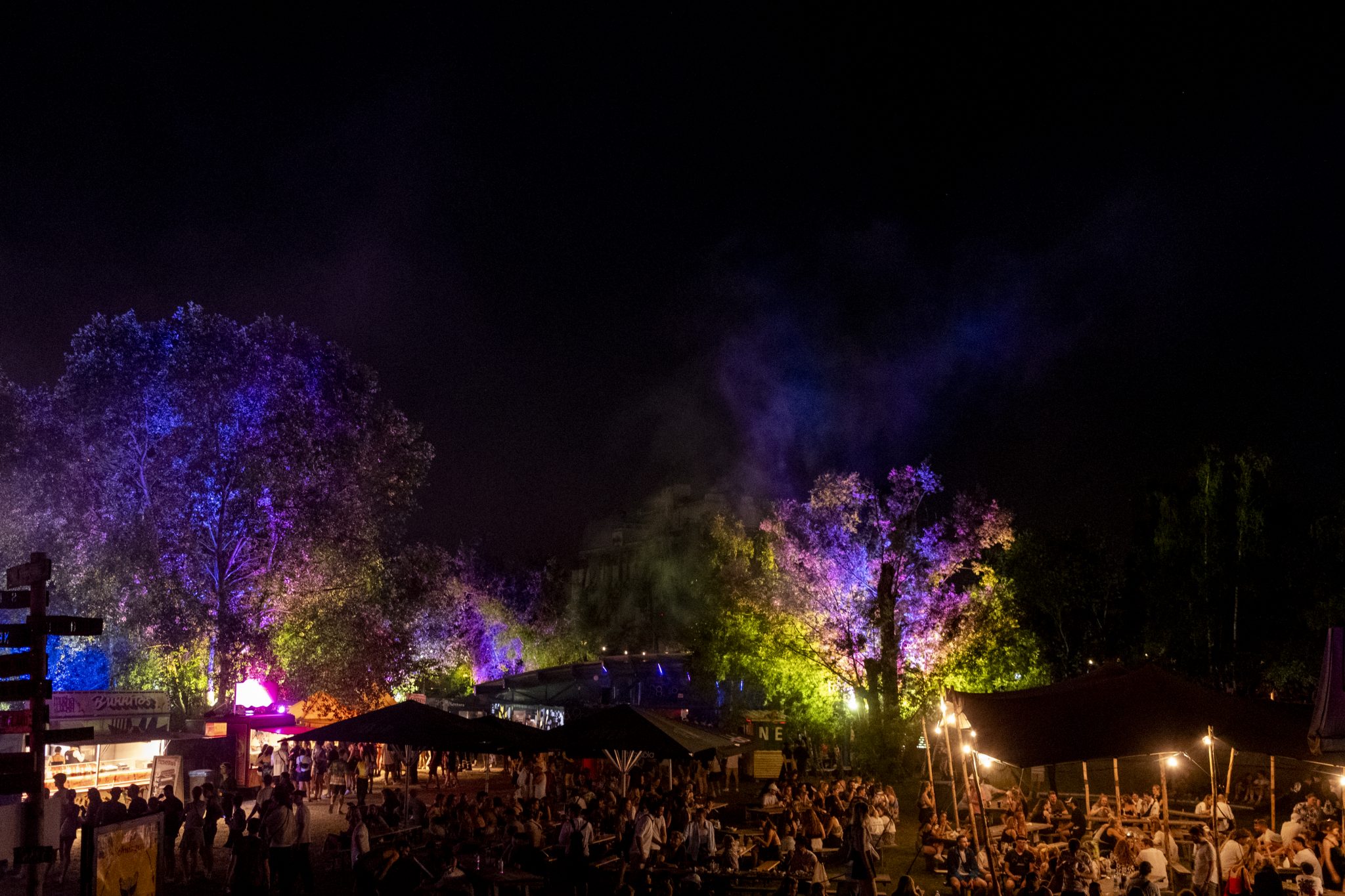 Beleuchtete Food Area